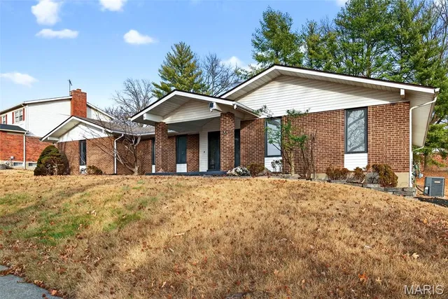 $299,900 | 12974 Partridge Run Drive, Florissant, MO 63033