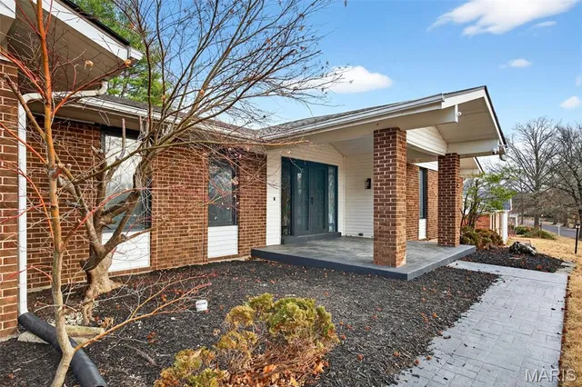 $299,900 | 12974 Partridge Run Drive, Florissant, MO 63033