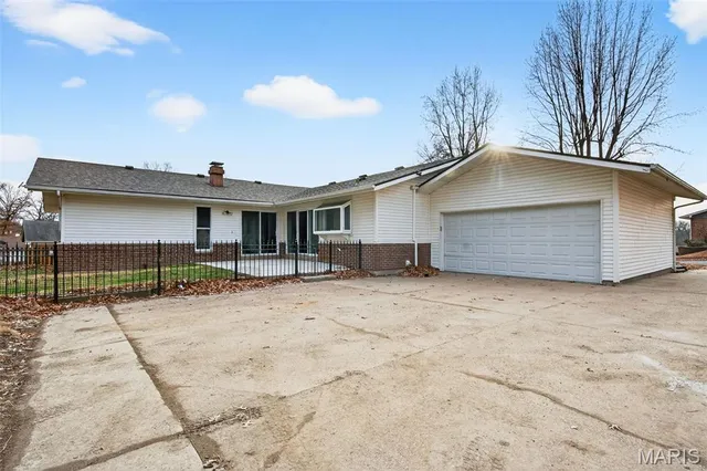 $299,900 | 12974 Partridge Run Drive, Florissant, MO 63033