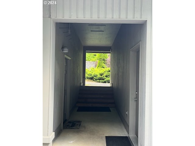 16200 Southeast Hagen Road Happy Valley, OR 97086 - Photo 33 of 44 Garage
