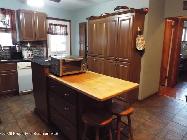 $299,900 | 231 Poplar Street, Dickson City, PA 18519