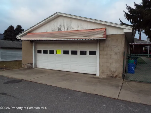 $279,900 | 231 Poplar Street, Dickson City, PA 18519