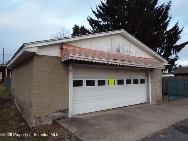 $299,900 | 231 Poplar Street, Dickson City, PA 18519