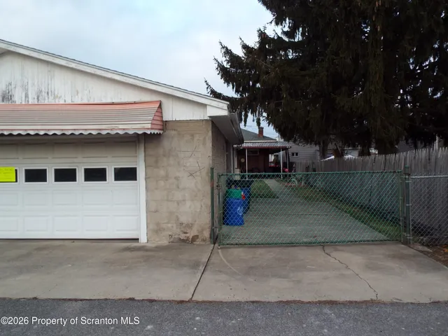 $299,900 | 231 Poplar Street, Dickson City, PA 18519