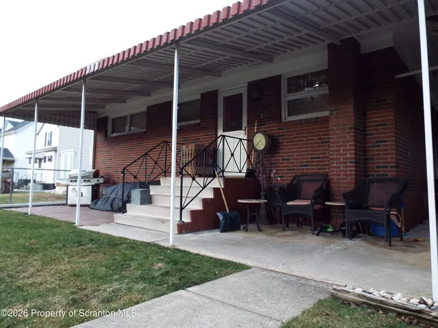 $299,900 | 231 Poplar Street, Dickson City, PA 18519