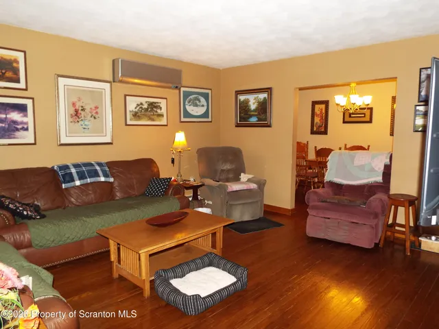 $299,900 | 231 Poplar Street, Dickson City, PA 18519