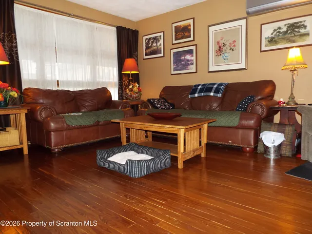 $299,900 | 231 Poplar Street, Dickson City, PA 18519