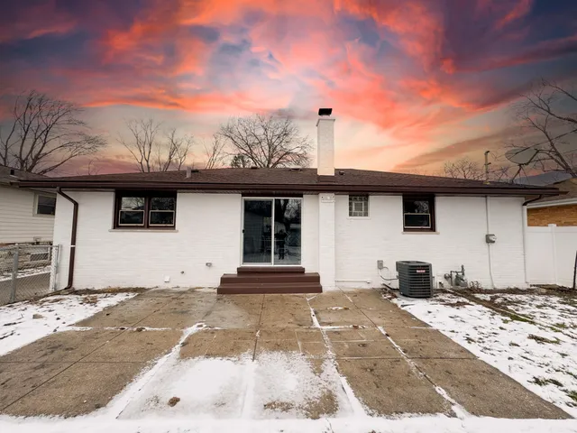 $447,900 | 1608 Tulip Lane, Munster, IN 46321