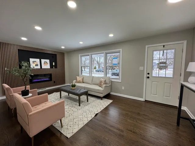 $447,900 | 1608 Tulip Lane, Munster, IN 46321