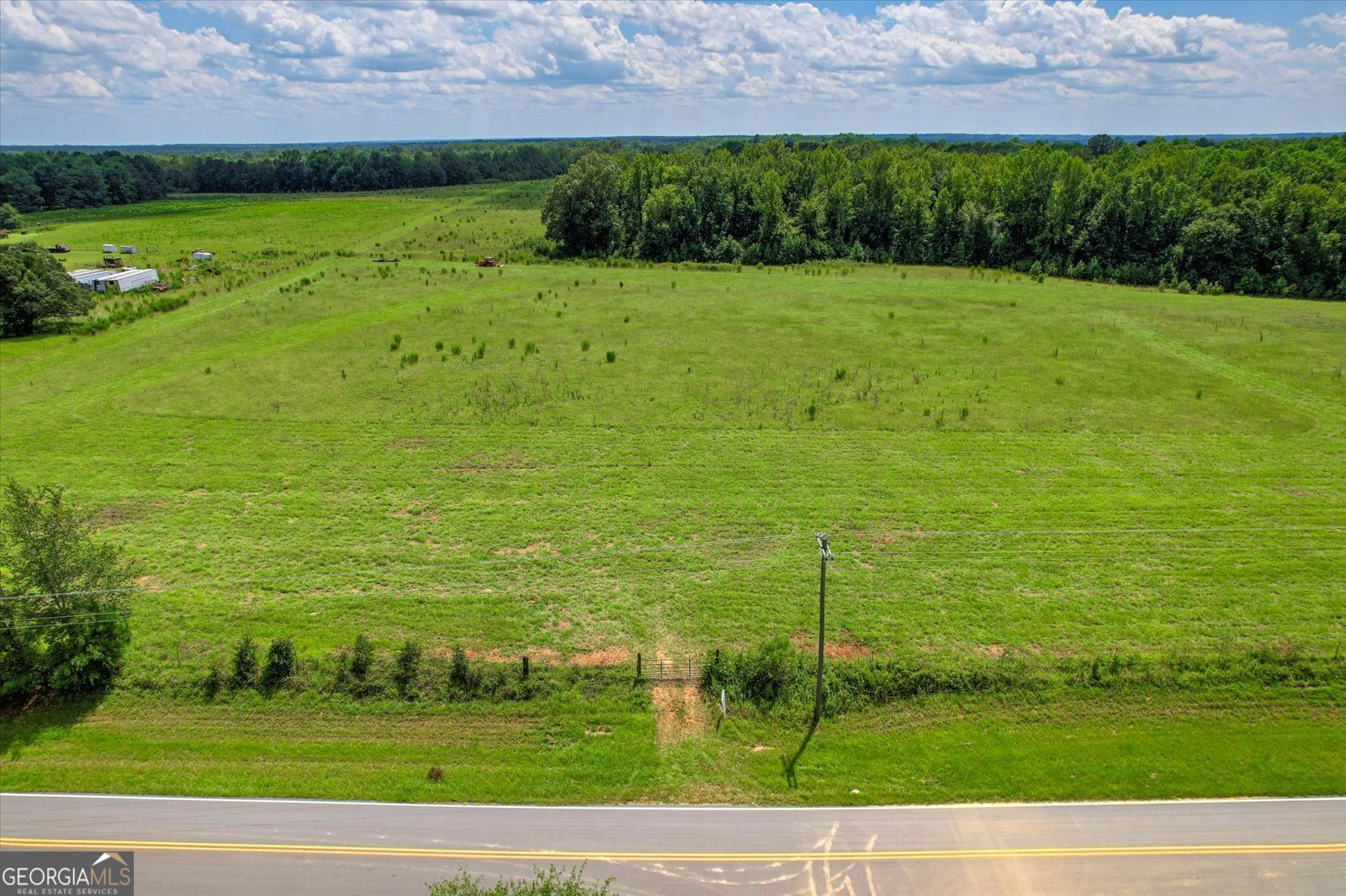 3280 Eden Church Road Louisville, GA 30434 - Photo 2 of 19 a view of a grassy area with an ocean