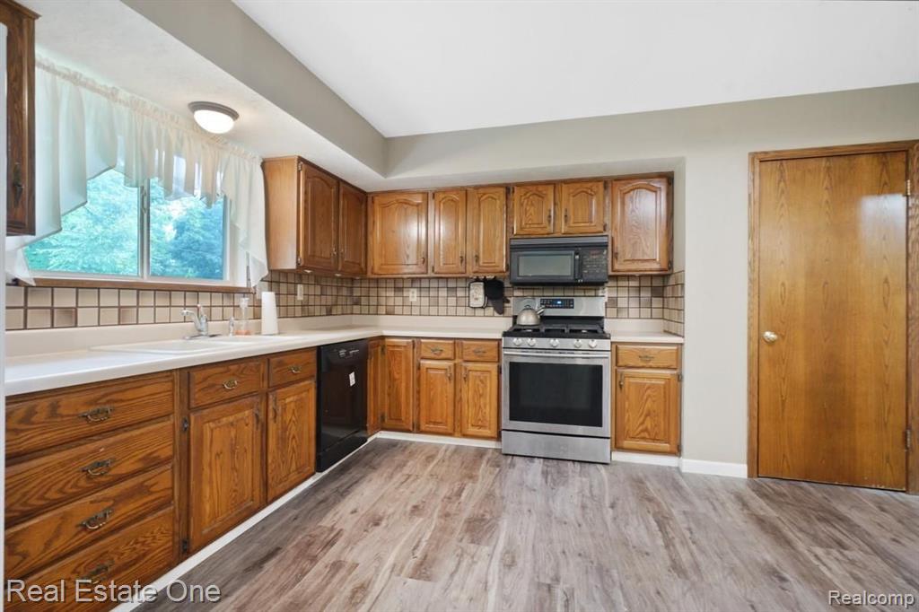 14660 Hoeft Road Belleville, MI 48111 - Photo 8 of 25