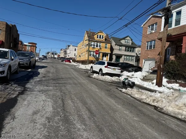 $2,600 | 243 Shephard Avenue, Newark, NJ 07112