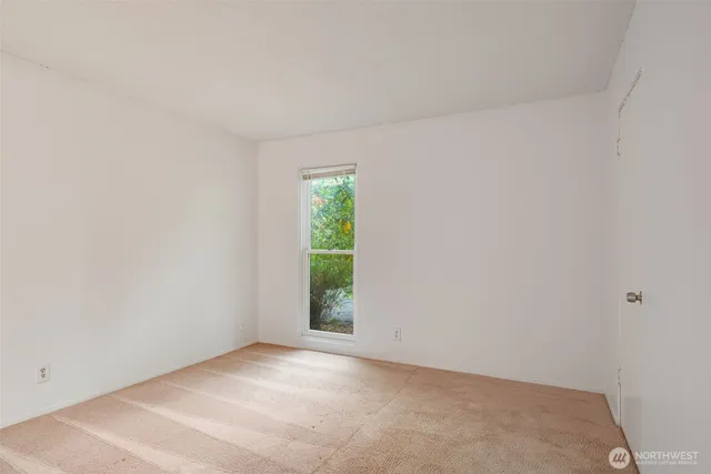 $300,000 | 1425 South Puget Drive, Unit B3, Renton, WA 98055