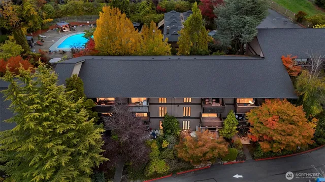 $300,000 | 1425 South Puget Drive, Unit B3, Renton, WA 98055