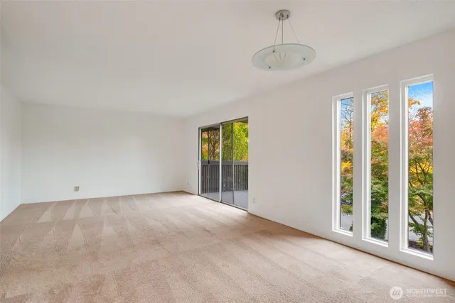 $300,000 | 1425 South Puget Drive, Unit B3, Renton, WA 98055