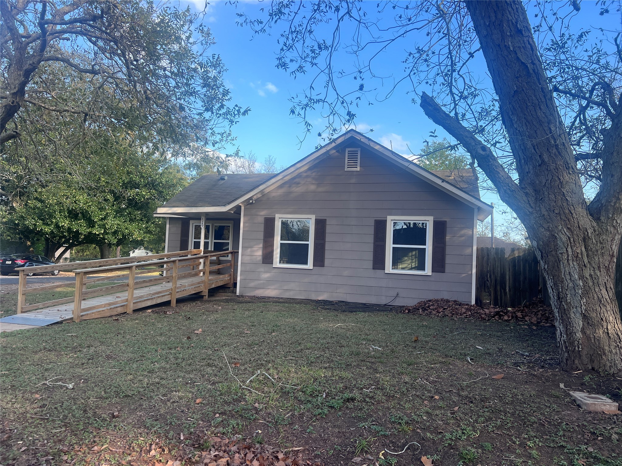 620 Koehl Street Wharton, TX 77488 - Photo 4 of 37 a house view with a backyard space