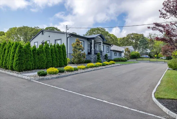 $1,299,000 | 154 MacArthur Boulevard, Hauppauge, NY 11788