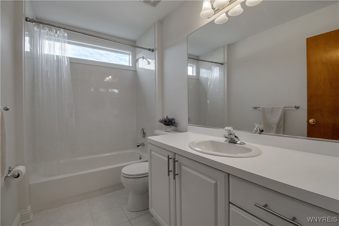 5215 Fox Trace Buffalo, NY 14221 - Photo 38 of 47 2nd floor bath