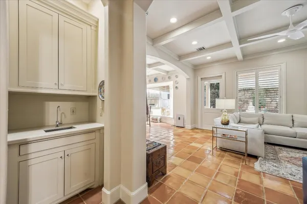 $1,800,000 | 52 Briar Hollow Lane, Unit E, Houston, TX 77027