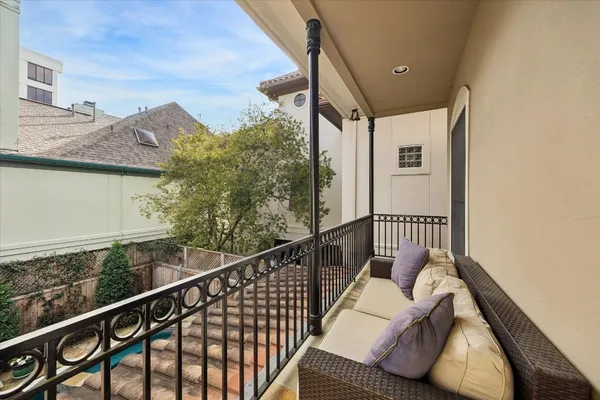 $1,800,000 | 52 Briar Hollow Lane, Unit E, Houston, TX 77027