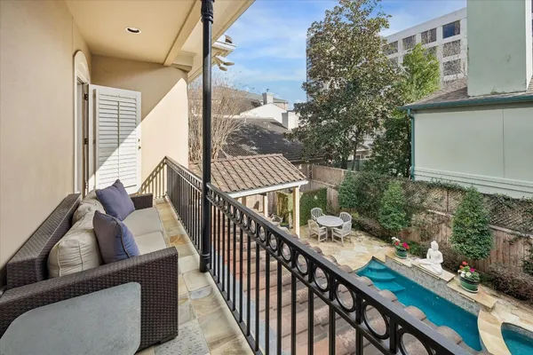 $1,800,000 | 52 Briar Hollow Lane, Unit E, Houston, TX 77027