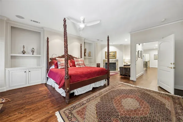 $1,800,000 | 52 Briar Hollow Lane, Unit E, Houston, TX 77027