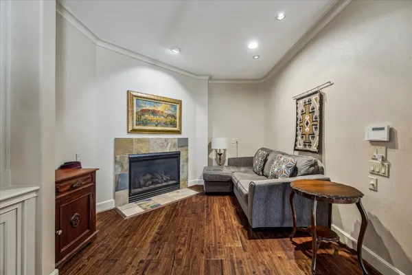 $1,800,000 | 52 Briar Hollow Lane, Unit E, Houston, TX 77027