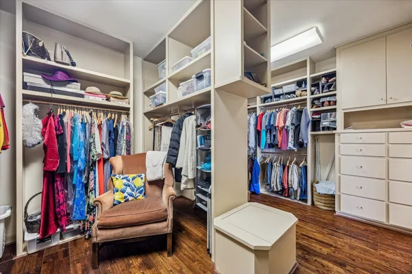 $1,800,000 | 52 Briar Hollow Lane, Unit E, Houston, TX 77027