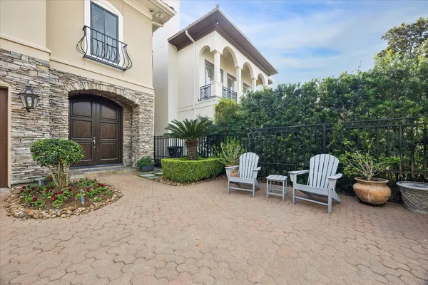 $1,800,000 | 52 Briar Hollow Lane, Unit E, Houston, TX 77027