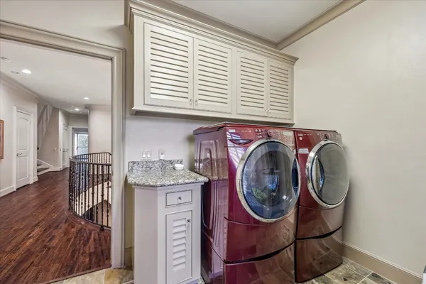 $1,800,000 | 52 Briar Hollow Lane, Unit E, Houston, TX 77027