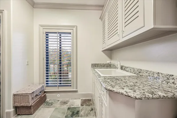 $1,800,000 | 52 Briar Hollow Lane, Unit E, Houston, TX 77027