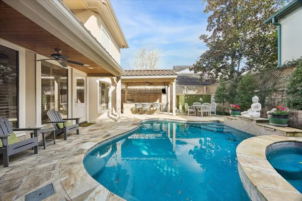 $1,800,000 | 52 Briar Hollow Lane, Unit E, Houston, TX 77027