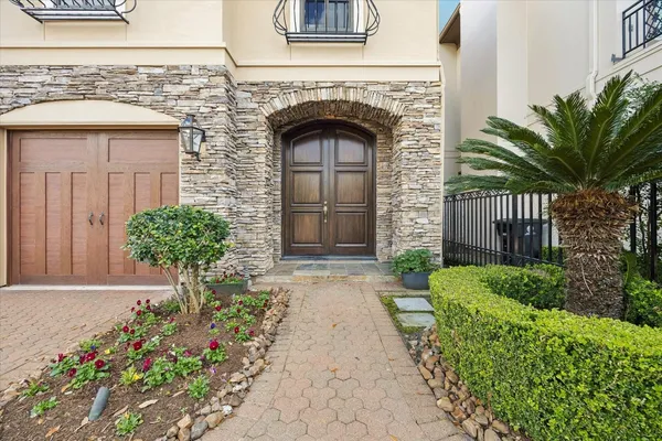 $1,800,000 | 52 Briar Hollow Lane, Unit E, Houston, TX 77027