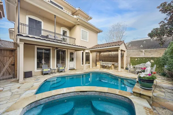 $1,800,000 | 52 Briar Hollow Lane, Unit E, Houston, TX 77027