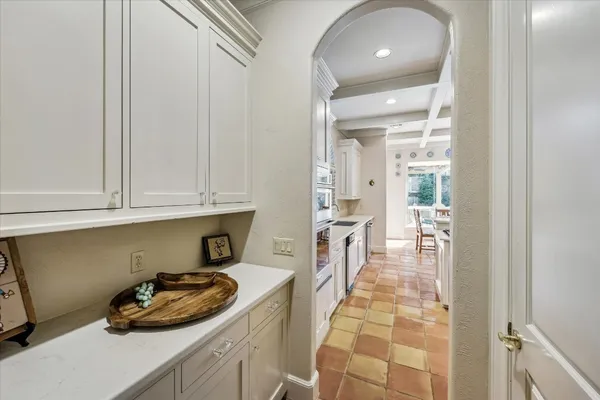 $1,800,000 | 52 Briar Hollow Lane, Unit E, Houston, TX 77027