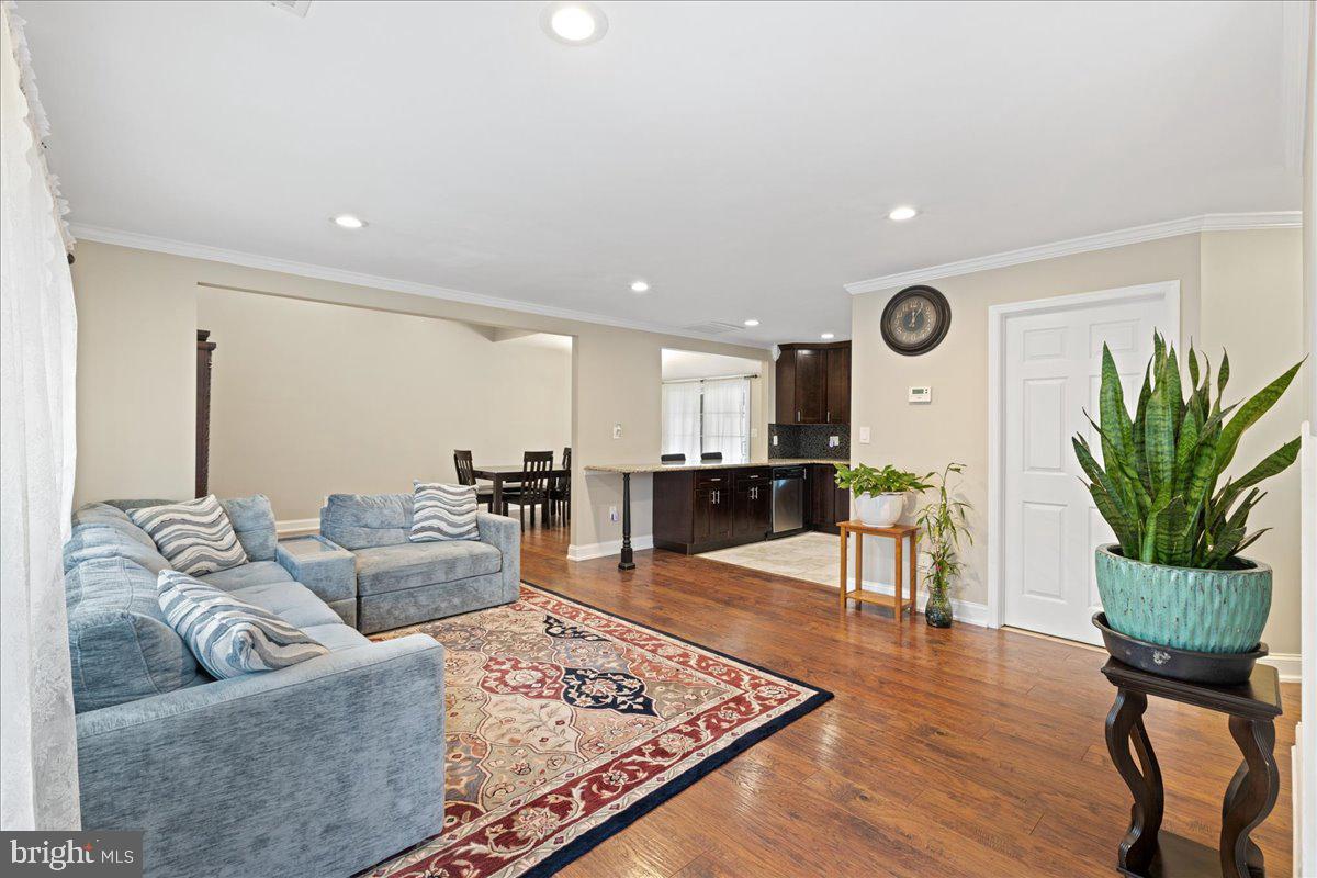2 Plumtree Road Levittown, PA 19056 - Photo 5 of 29 Gallery Image 5