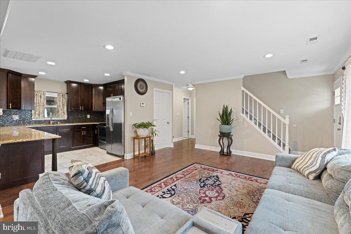 2 Plumtree Road Levittown, PA 19056 - Photo 8 of 29 Gallery Image 8