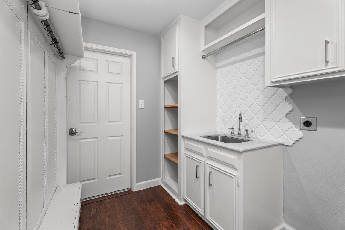 602 Aldersgate Court Katy, TX 77450 - Photo 11 of 24 a kitchen with a sink and cabinets