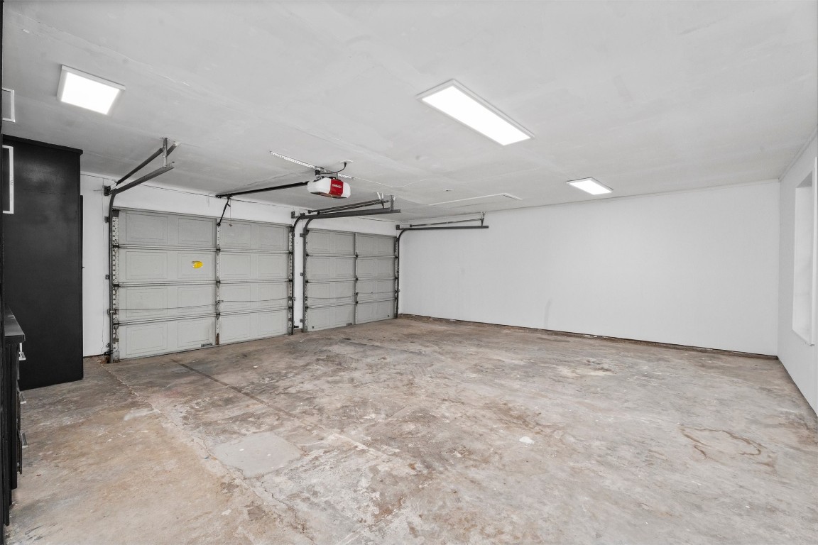 602 Aldersgate Court Katy, TX 77450 - Photo 22 of 24 a view of a garage