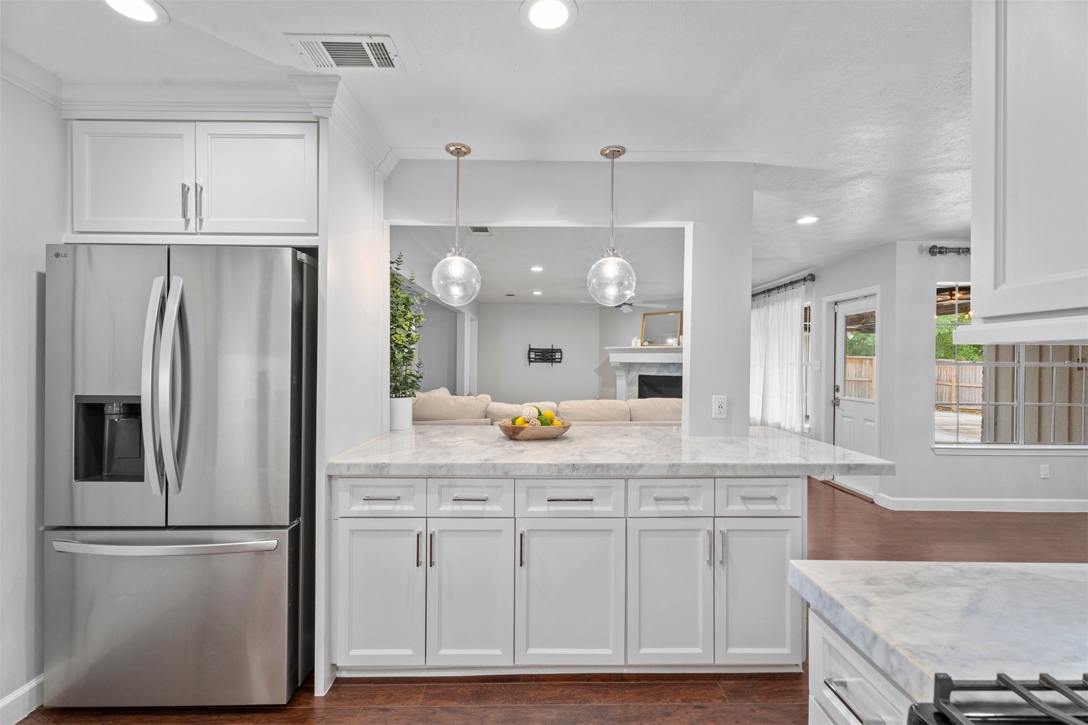 602 Aldersgate Court Katy, TX 77450 - Photo 5 of 24 a kitchen with stainless steel appliances granite countertop a refrigerator and a sink