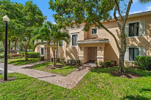 $400,000 | 2807 Veronia Drive, Unit 107, Palm Beach Gardens, FL 33410