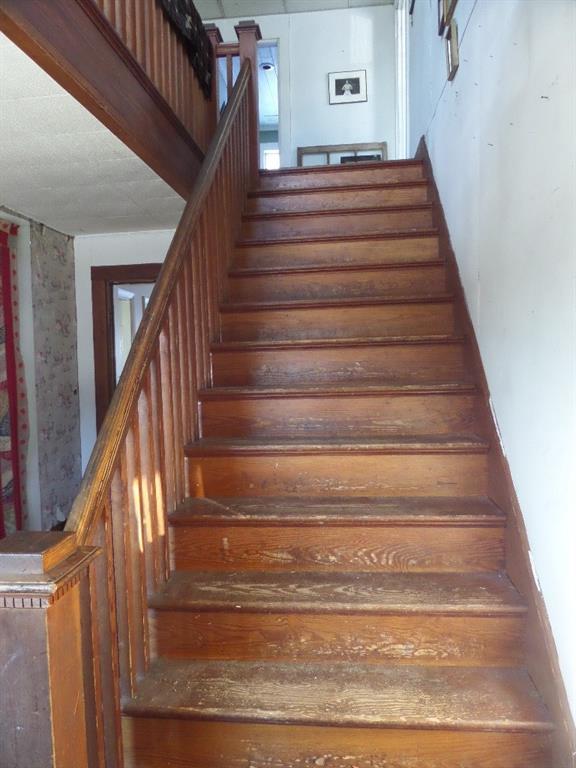 490 Common Road Union, ME 04862 - Photo 25 of 34 Stiarcase