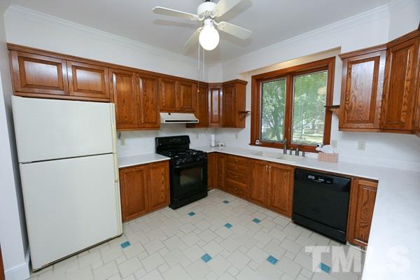 5712 Crutchfield Road Raleigh, NC 27606 - Photo 5 of 21 Corian solid surface countertops