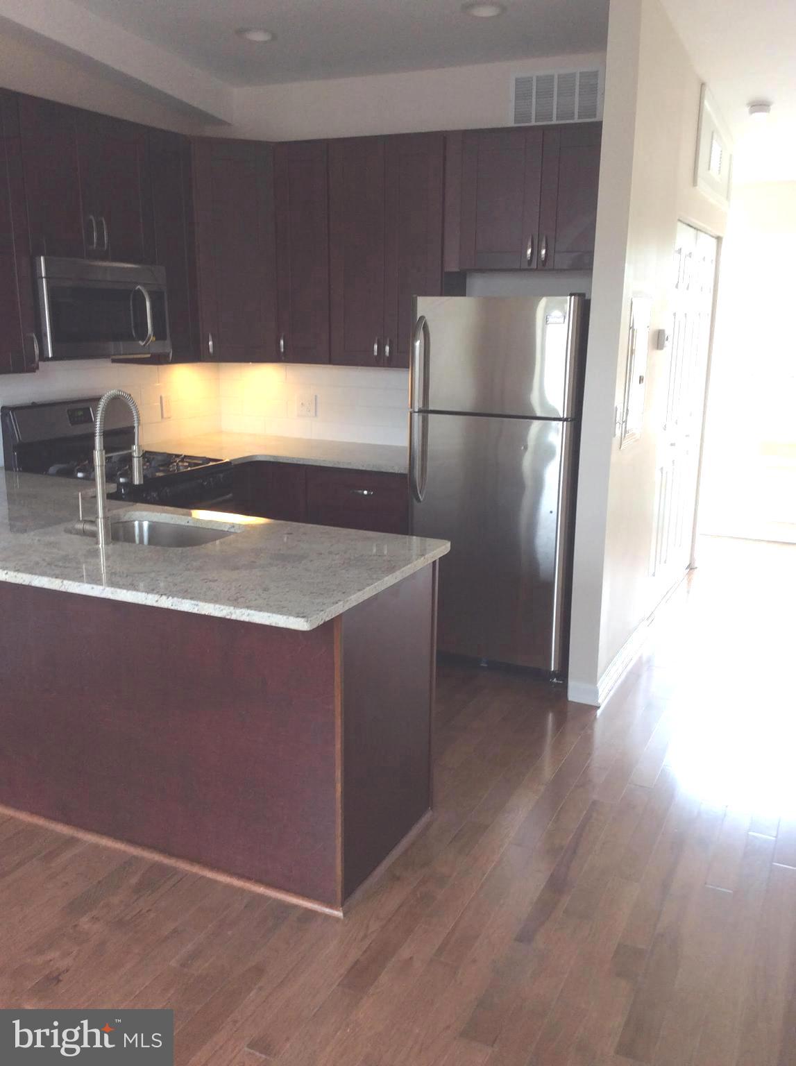 432 Tasker Street Philadelphia, PA 19148 - Photo 15 of 33 Stainless Steel appliances
