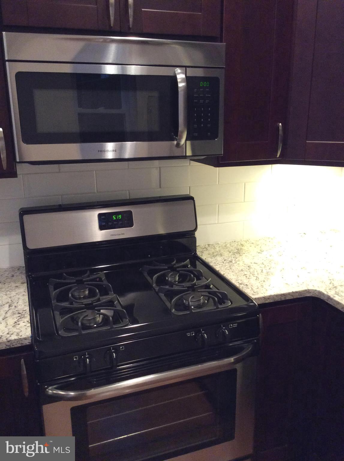 432 Tasker Street Philadelphia, PA 19148 - Photo 17 of 33 Top-of-the-line appliances