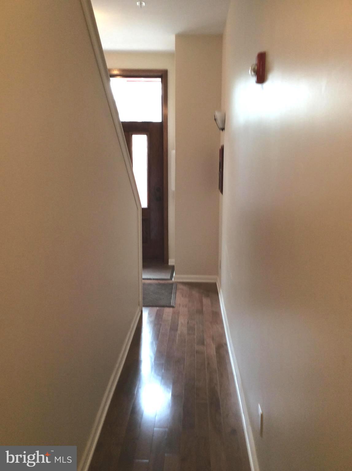 432 Tasker Street Philadelphia, PA 19148 - Photo 3 of 33 Bright entry