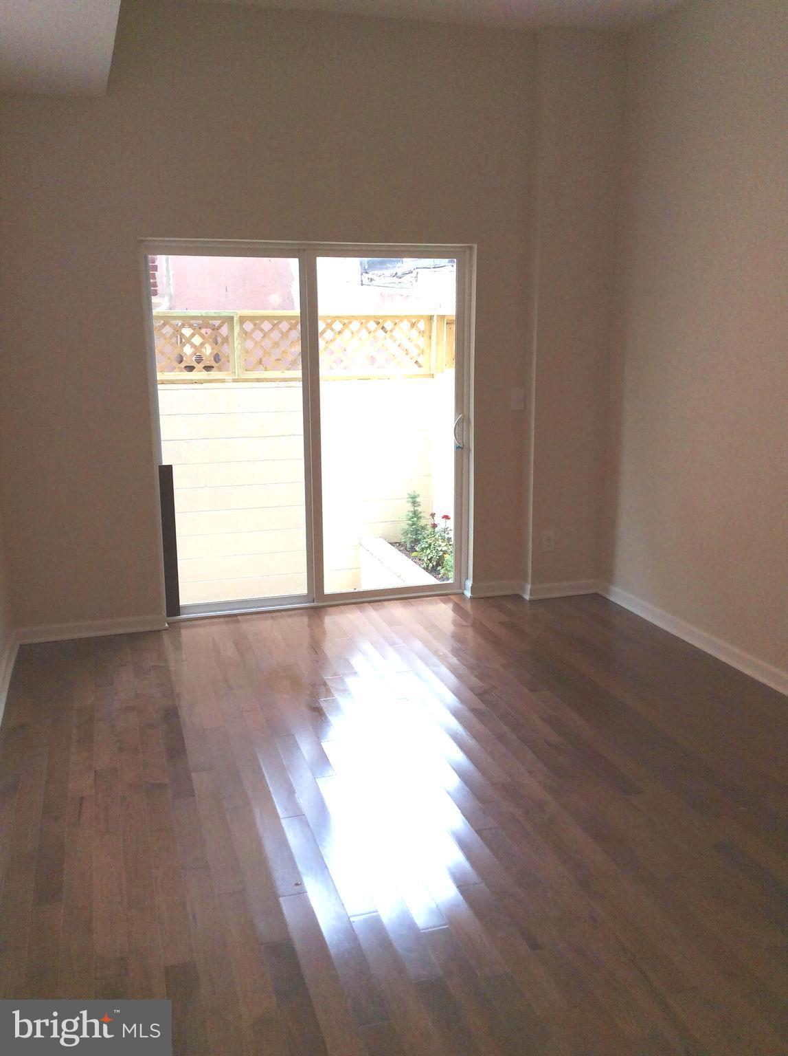 432 Tasker Street Philadelphia, PA 19148 - Photo 7 of 33 Rear, first-floor slider