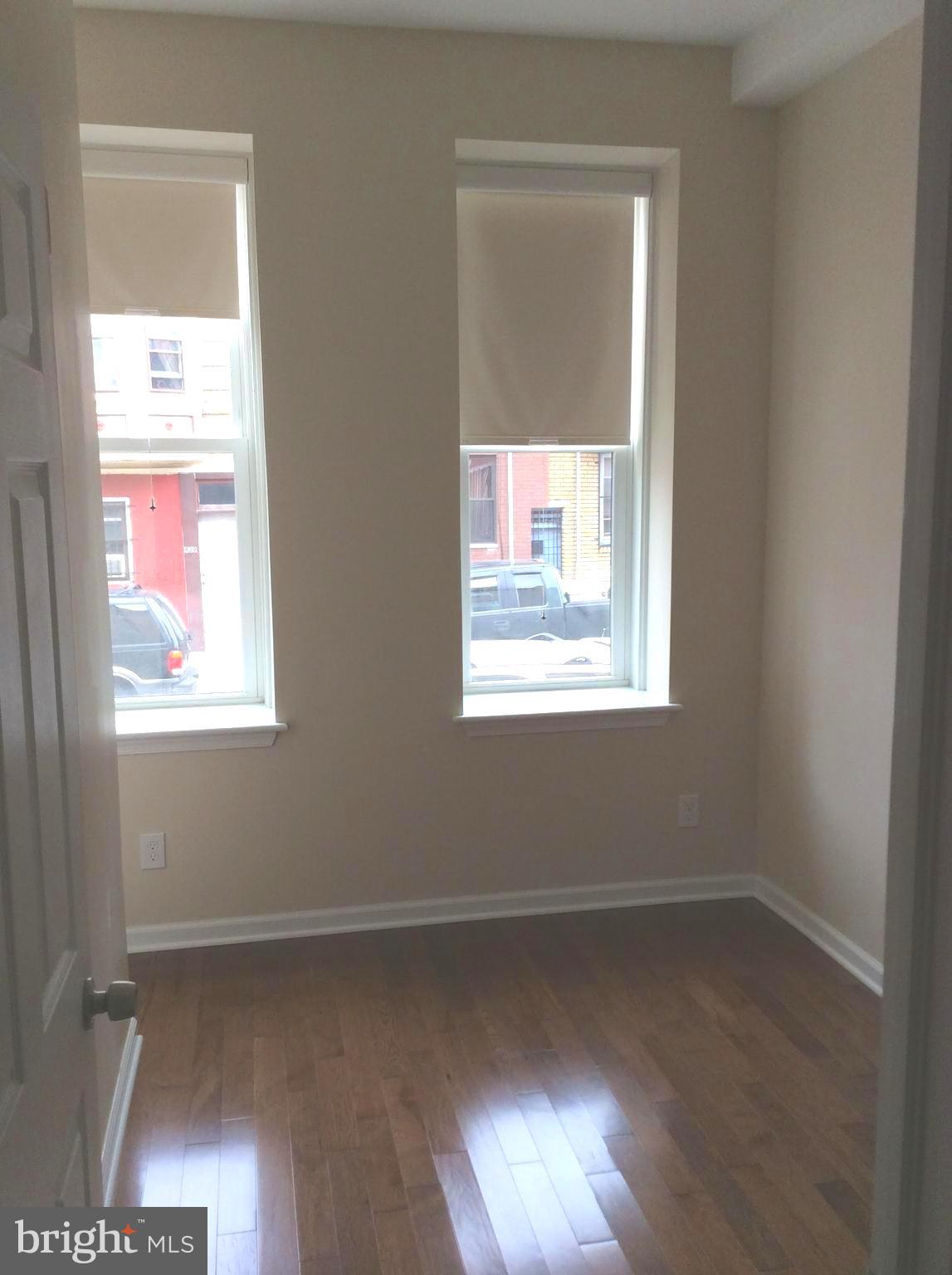 432 Tasker Street Philadelphia, PA 19148 - Photo 9 of 33 Tall windows-
great views