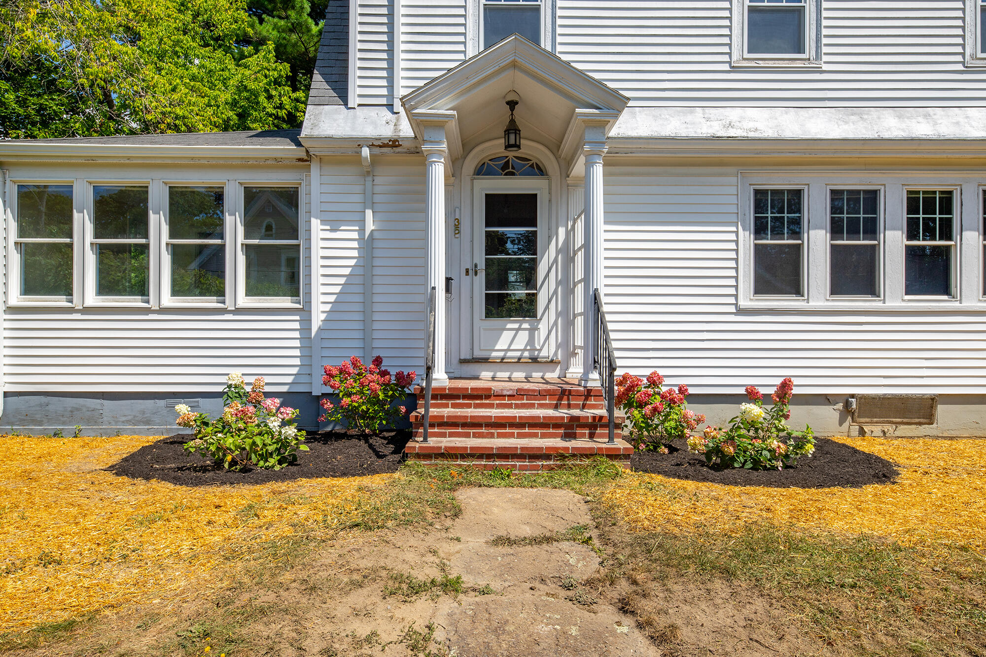 35 Chestnut Street Rockland, ME 04841 - Photo 7 of 44 Front entrance