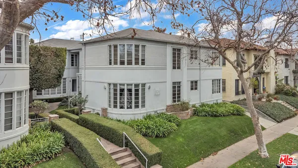 $3,350 | 154 North Sycamore Avenue, Unit 4, Los Angeles, CA 90036